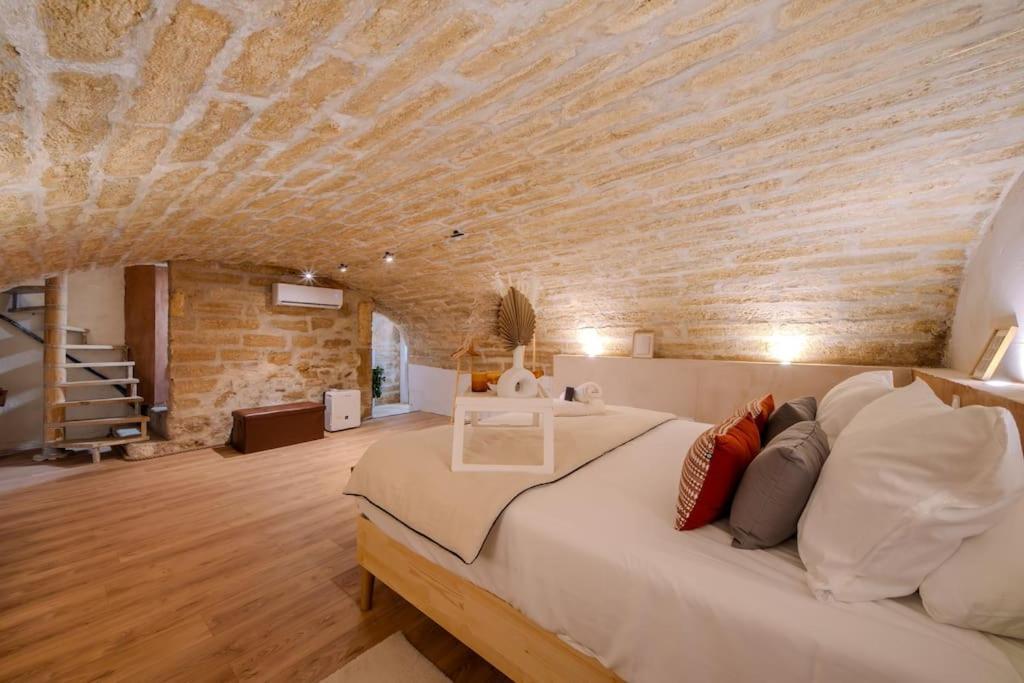 La Suite Eximia Avec Patio - Parking Souterrain Inclus - Centre Historique Монпелие Екстериор снимка
