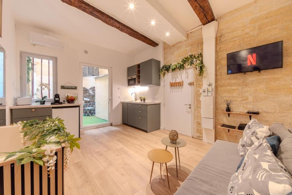 La Suite Eximia Avec Patio - Parking Souterrain Inclus - Centre Historique Монпелие Екстериор снимка